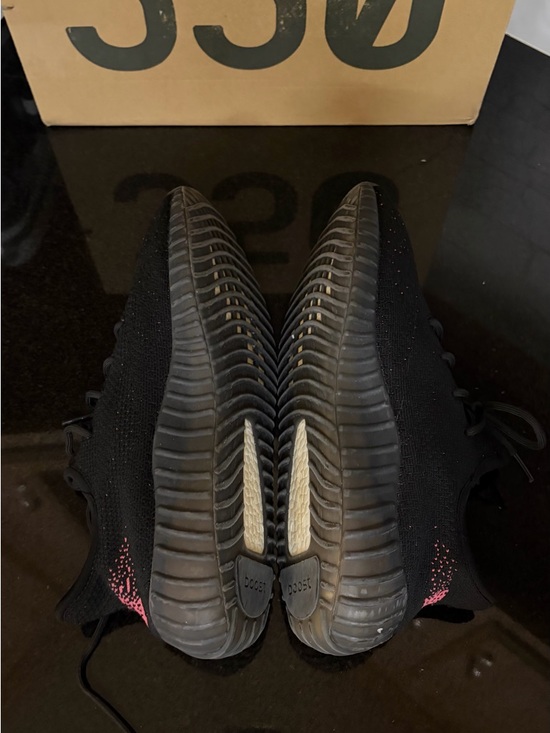 Athletic_Shoes